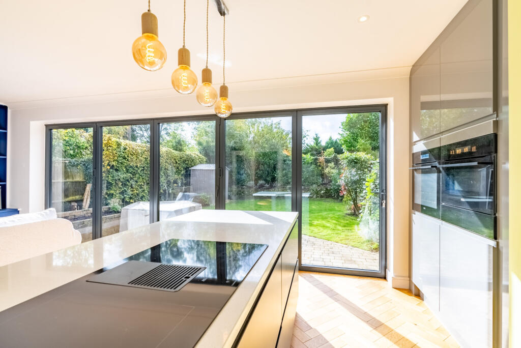 Additional property image - Moreton Avenue, Harpenden, Hertfordshire, AL5