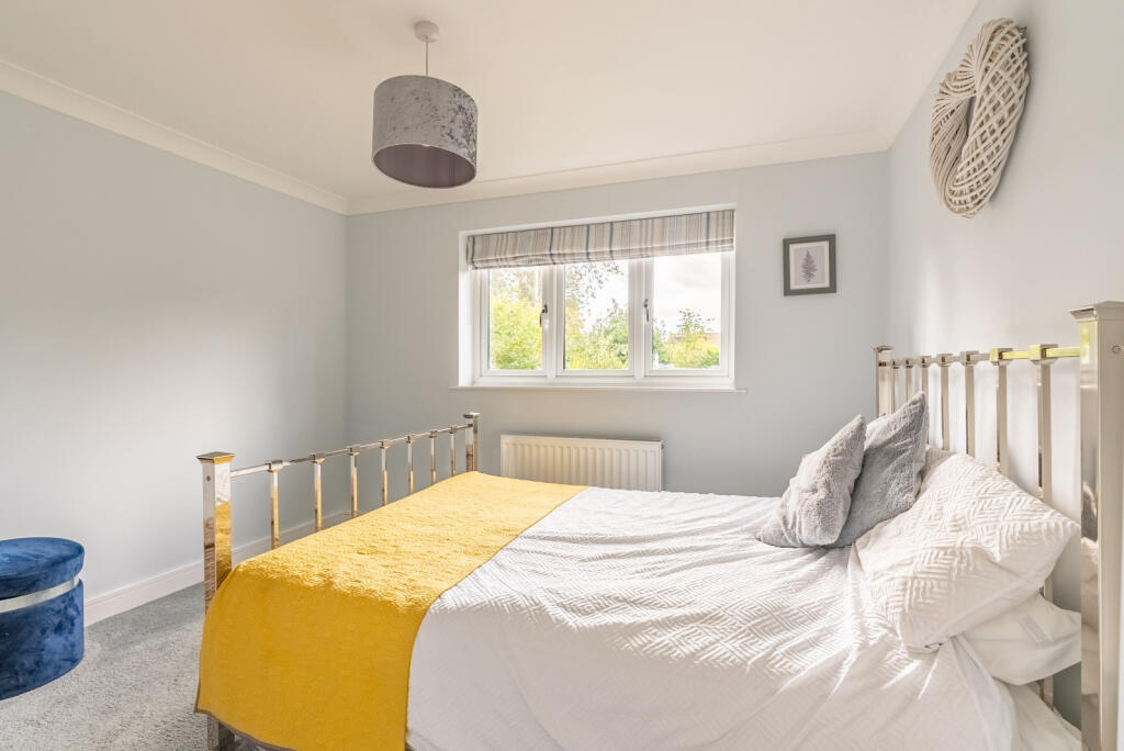 Additional property image - Moreton Avenue, Harpenden, Hertfordshire, AL5