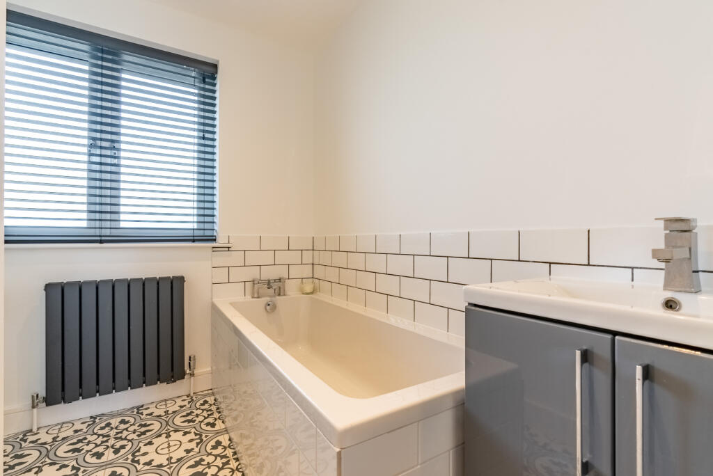 Additional property image - Moreton Avenue, Harpenden, Hertfordshire, AL5