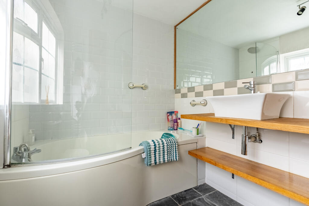 Additional property image - Salisbury Road, Harpenden, Hertfordshire, AL5