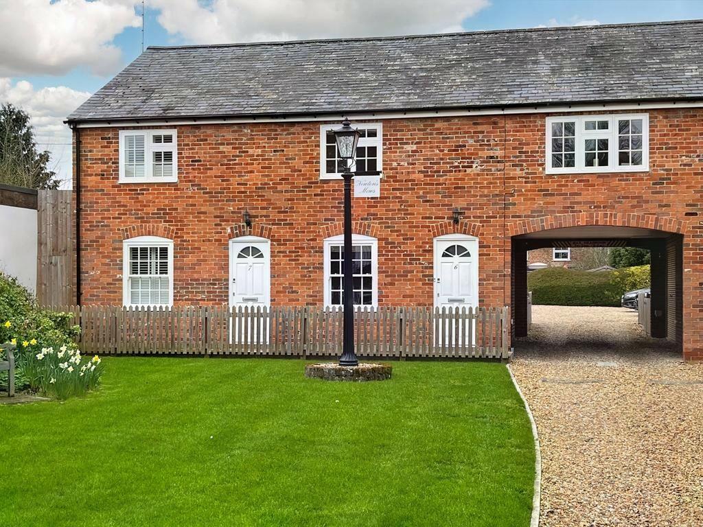 2 bedroom terraced house for sale in Newton's Mews, Hungerford, RG17