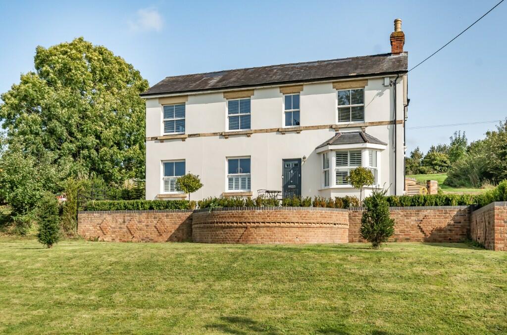 4 bedroom detached house for sale in Newbury Road, Lambourn, RG17