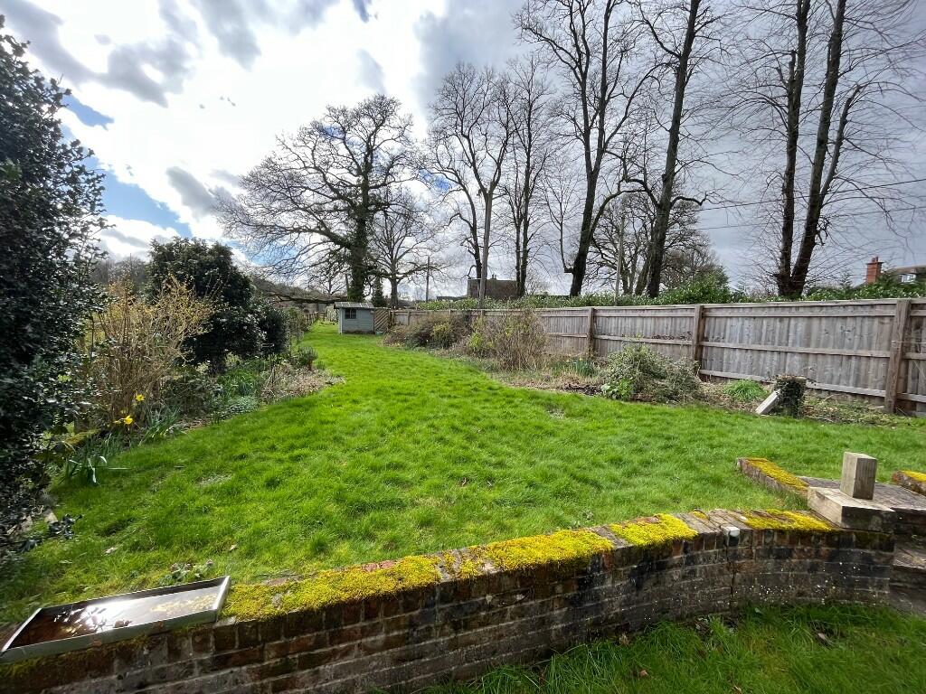 2 bedroom detached house for sale in Woolton Hill, RG20