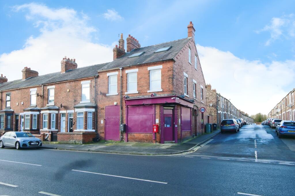 4 bedroom end of terrace house for sale in Huntington Road, York, North Yorkshire, YO31