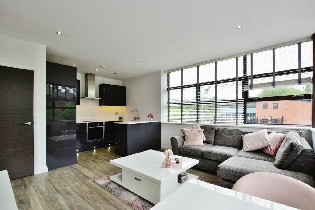 2 bedroom apartment for sale in Macclesfield Road, Wilmslow, Cheshire, SK9