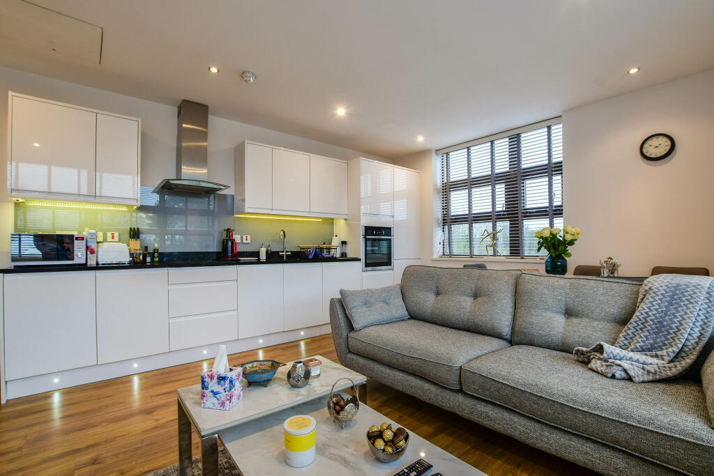 1 bedroom apartment for sale in Macclesfield Road, Wilmslow, Cheshire, SK9