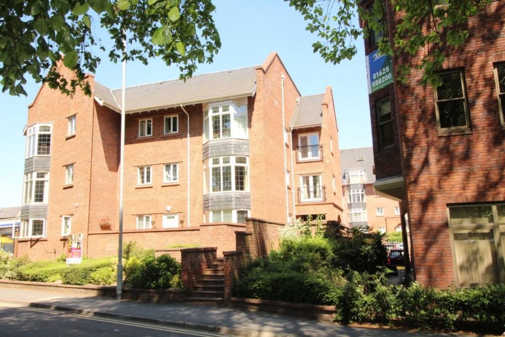2 bedroom flat for sale in Station Road, Wilmslow, SK9