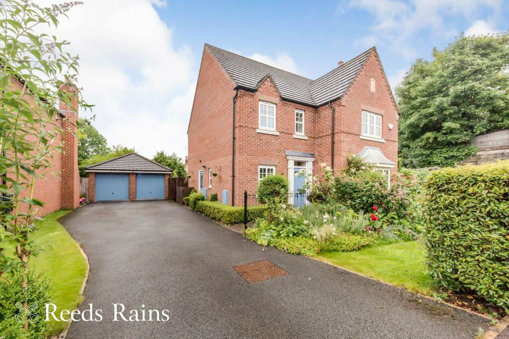 4 bedroom detached house for sale in Davenshaw Drive, Congleton