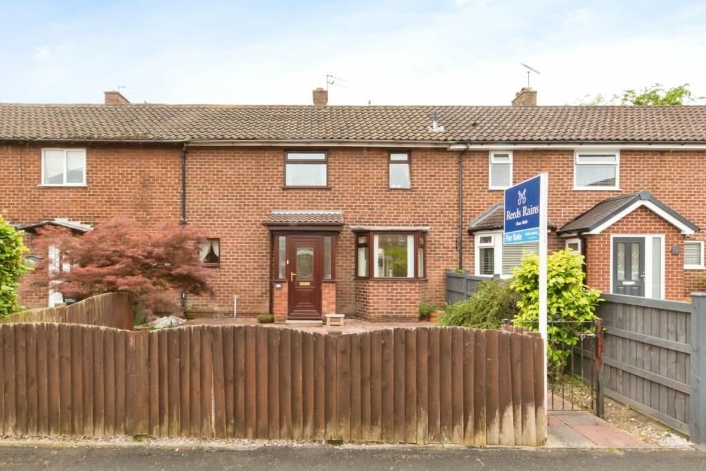 2 bedroom terraced house for sale in Wentworth Avenue, Macclesfield
