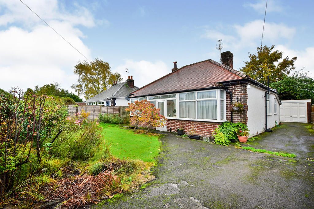 2 bedroom bungalow for sale in Penningtons Lane, Gawsworth