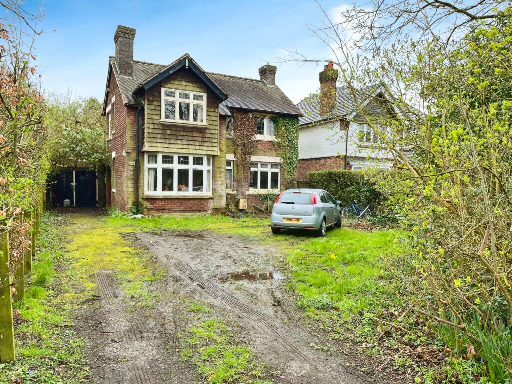 3 bedroom detached house for sale in Northwich Road, Hartford