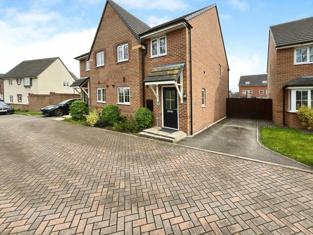 4 bedroom semidetached house for sale in Imperial Avenue, Winnington