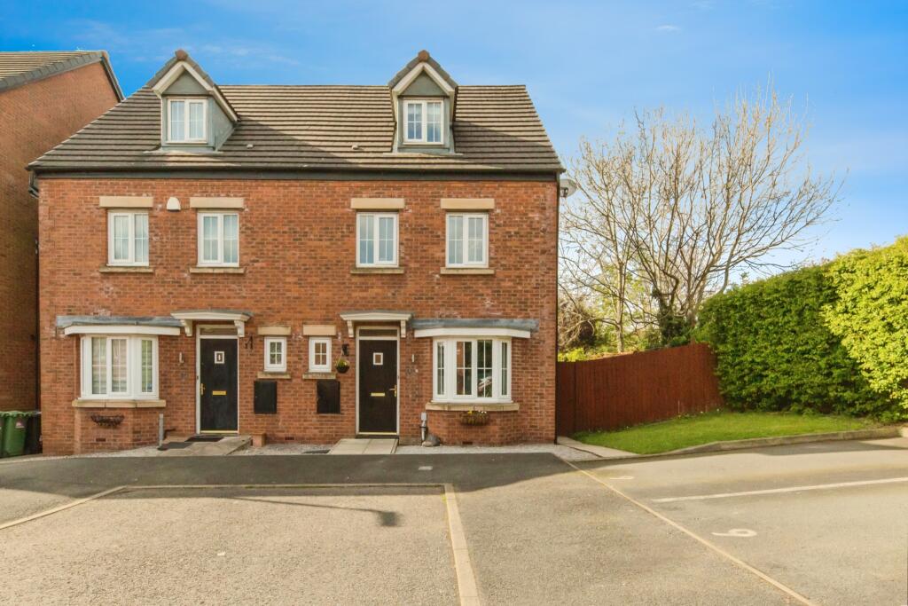 4 bedroom semidetached house for sale in Billington Close, Barnton