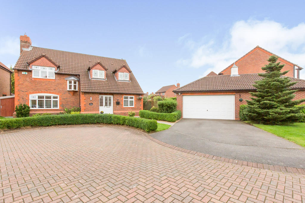 4 bedroom detached house for sale in Tarvin Close, Northwich, Cheshire, CW9