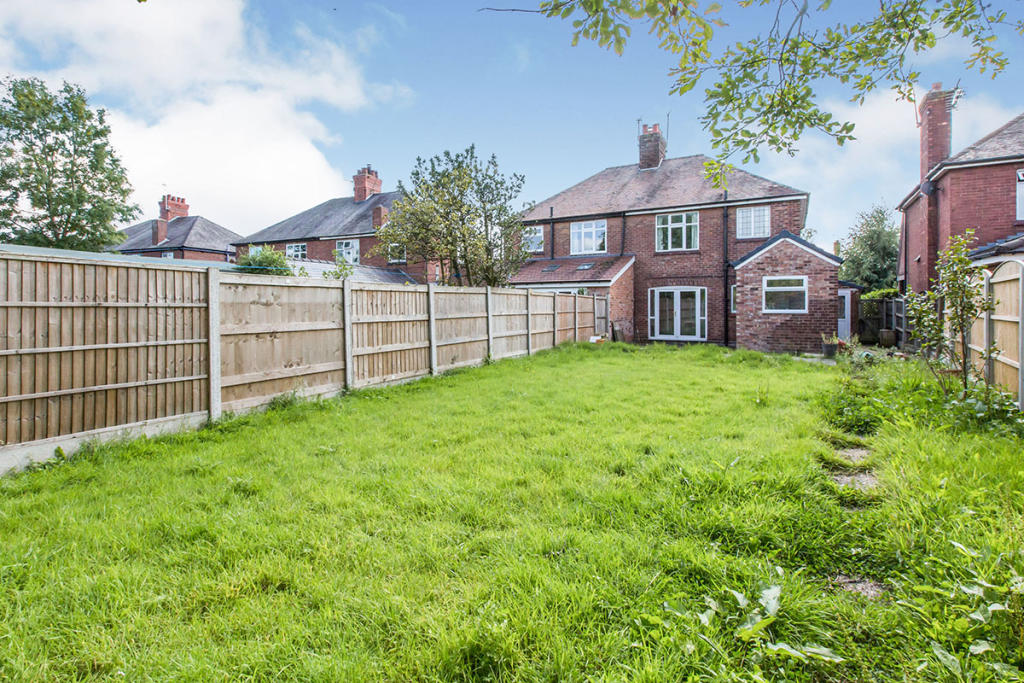 3 bedroom semidetached house for sale in Runcorn Road, Barnton