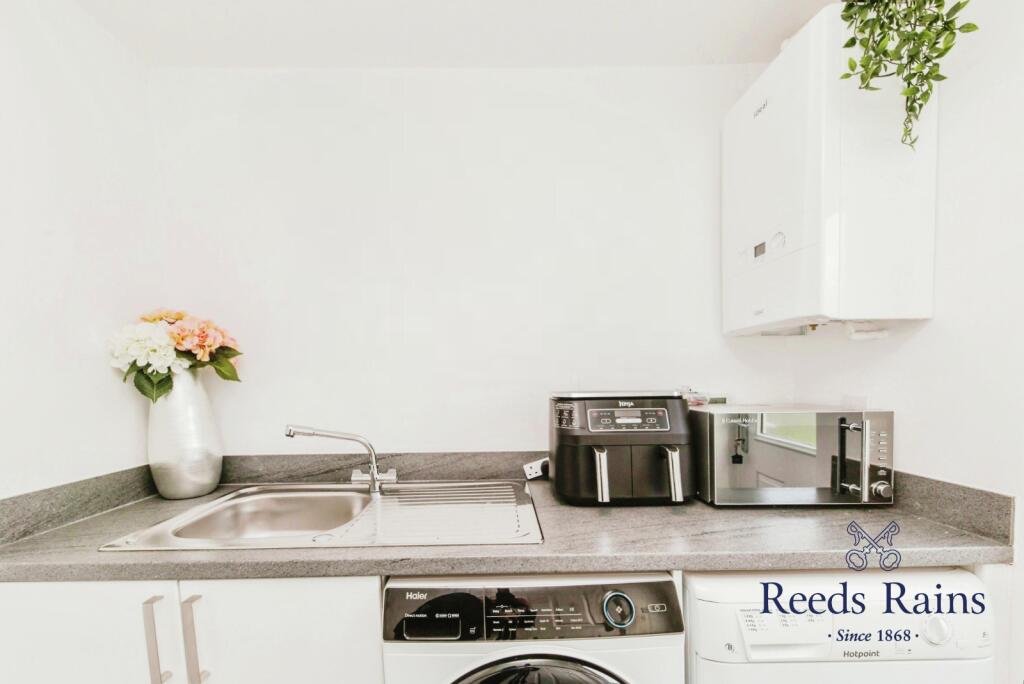 Additional property image - Severn Way, Holmes Chapel, Crewe, Cheshire, CW4