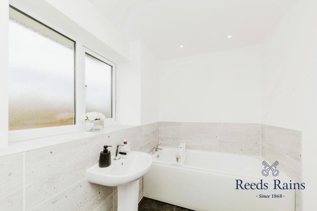 Additional property image - Severn Way, Holmes Chapel, Crewe, Cheshire, CW4