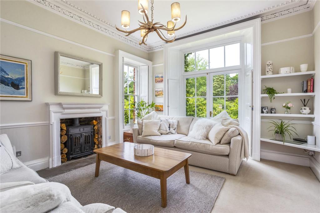 6 bedroom detached house for sale in Oakfield Road, Childer Thornton, CH66