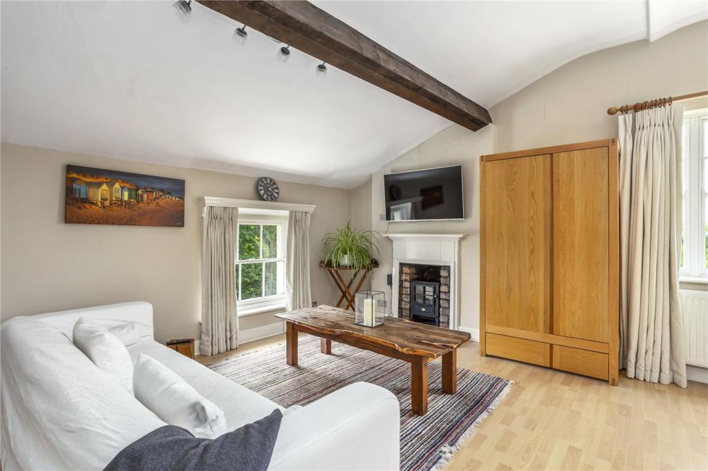 6 bedroom detached house for sale in Oakfield Road, Childer Thornton, CH66