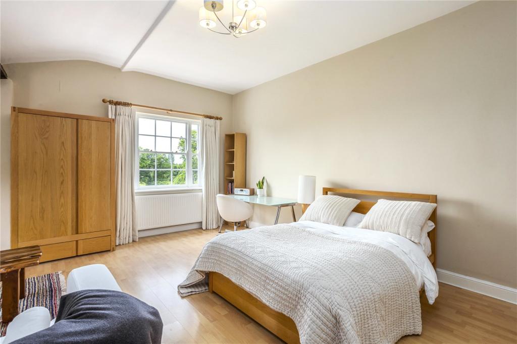 6 bedroom detached house for sale in Oakfield Road, Childer Thornton, CH66