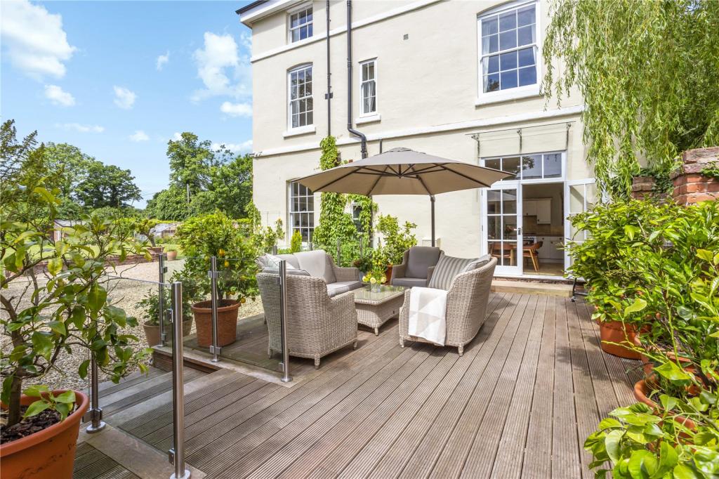 6 bedroom detached house for sale in Oakfield Road, Childer Thornton, CH66