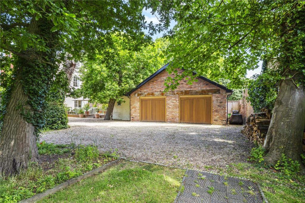 6 bedroom detached house for sale in Oakfield Road, Childer Thornton, CH66