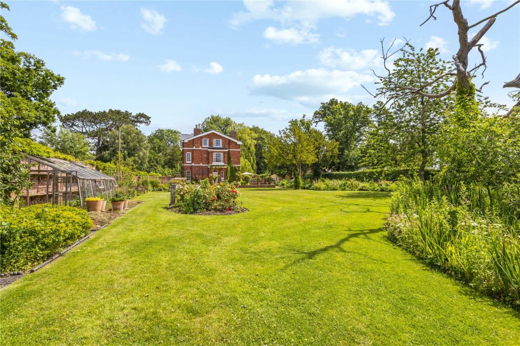 6 bedroom detached house for sale in Oakfield Road, Childer Thornton, CH66