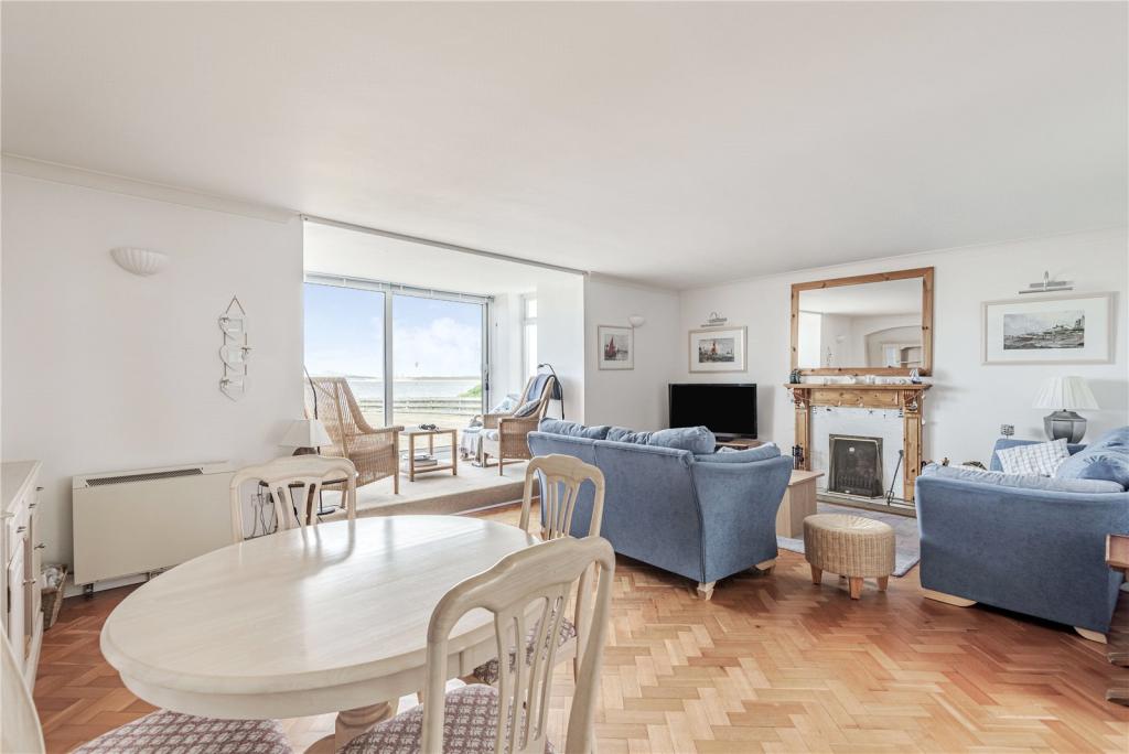 4 bedroom detached house for sale in Glan Y Mor Road, Rhosneigr