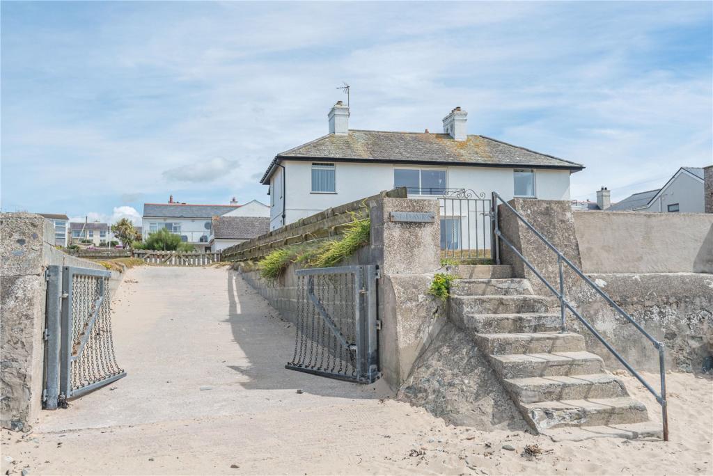 4 bedroom detached house for sale in Glan Y Mor Road, Rhosneigr