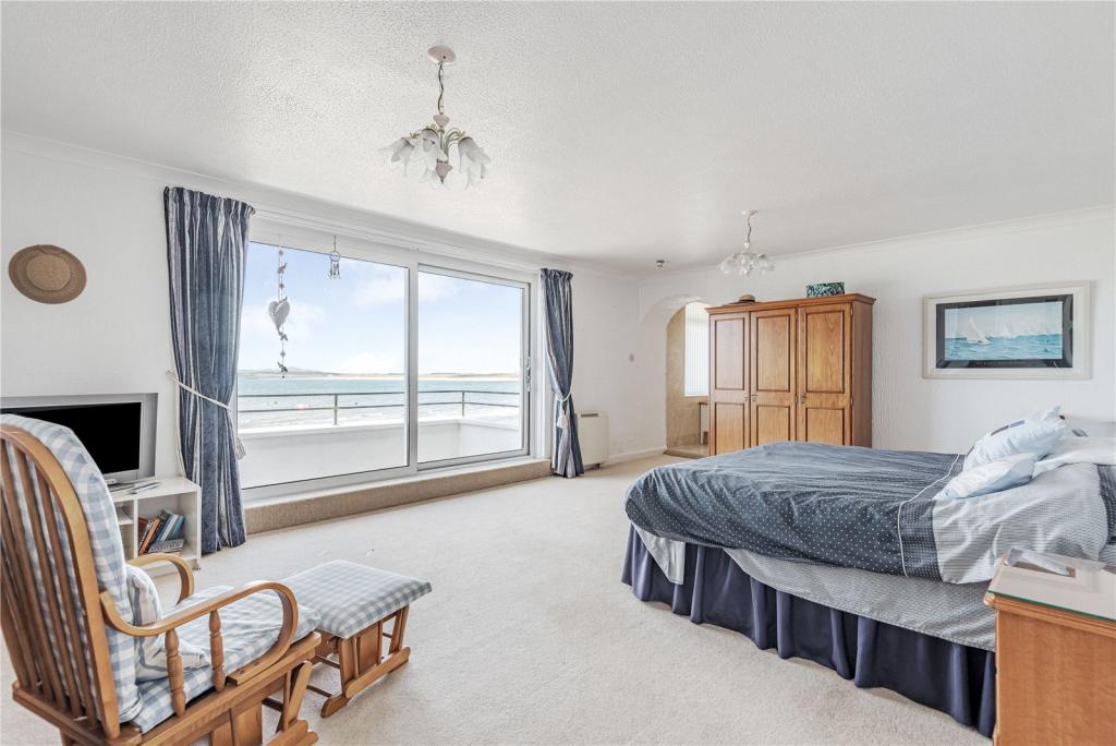 4 bedroom detached house for sale in Glan Y Mor Road, Rhosneigr