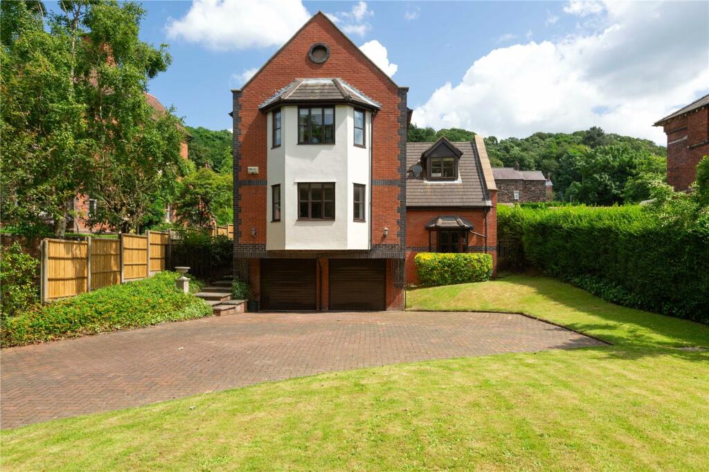 4 bedroom detached house for sale in Chester Road, Helsby, Frodsham