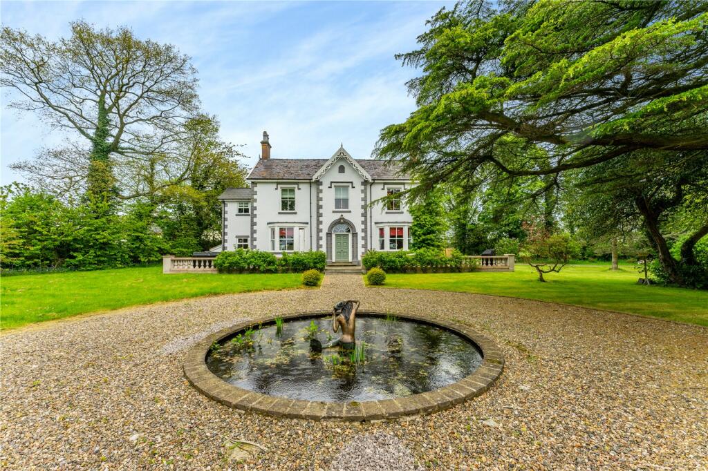 6 bedroom detached house for sale in Crossways Road, Pen Y Cefn