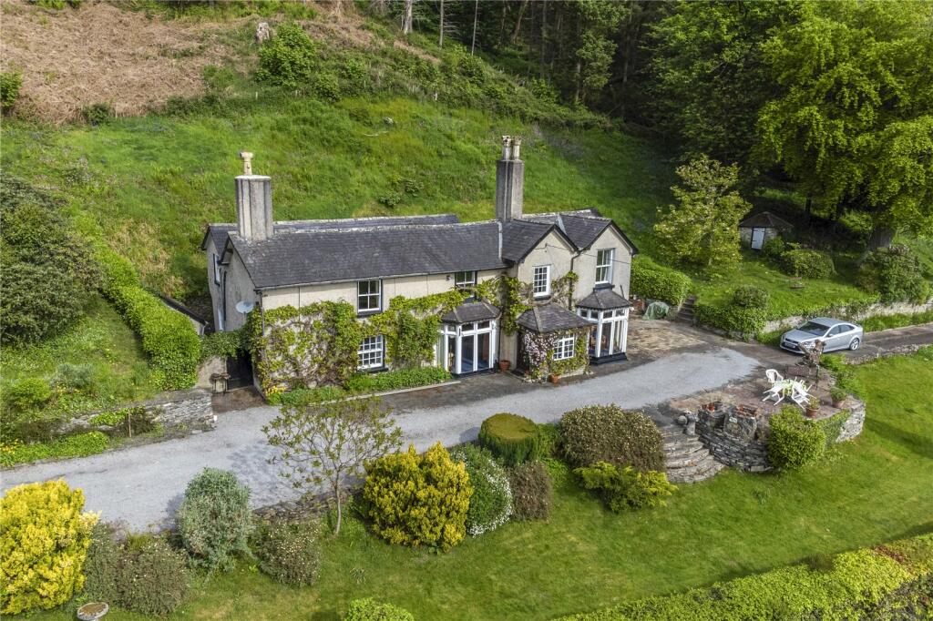 4 bedroom detached house for sale in Berwyn, Llangollen, Denbighshire, LL20