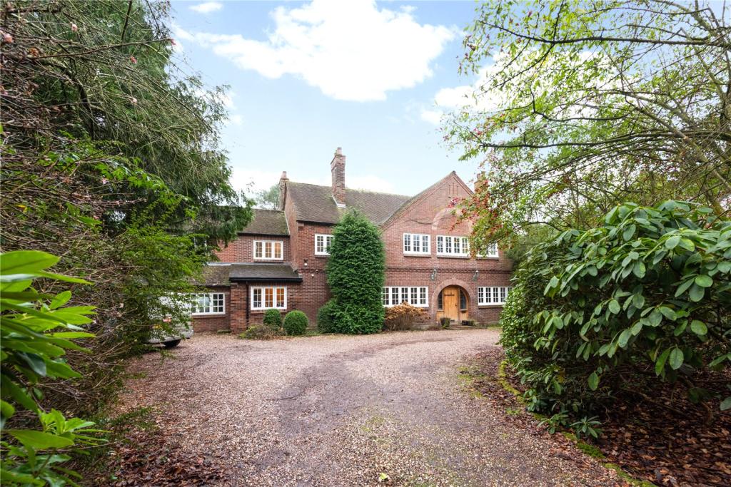 5 bedroom detached house for sale in Benty Heath Lane, Willaston