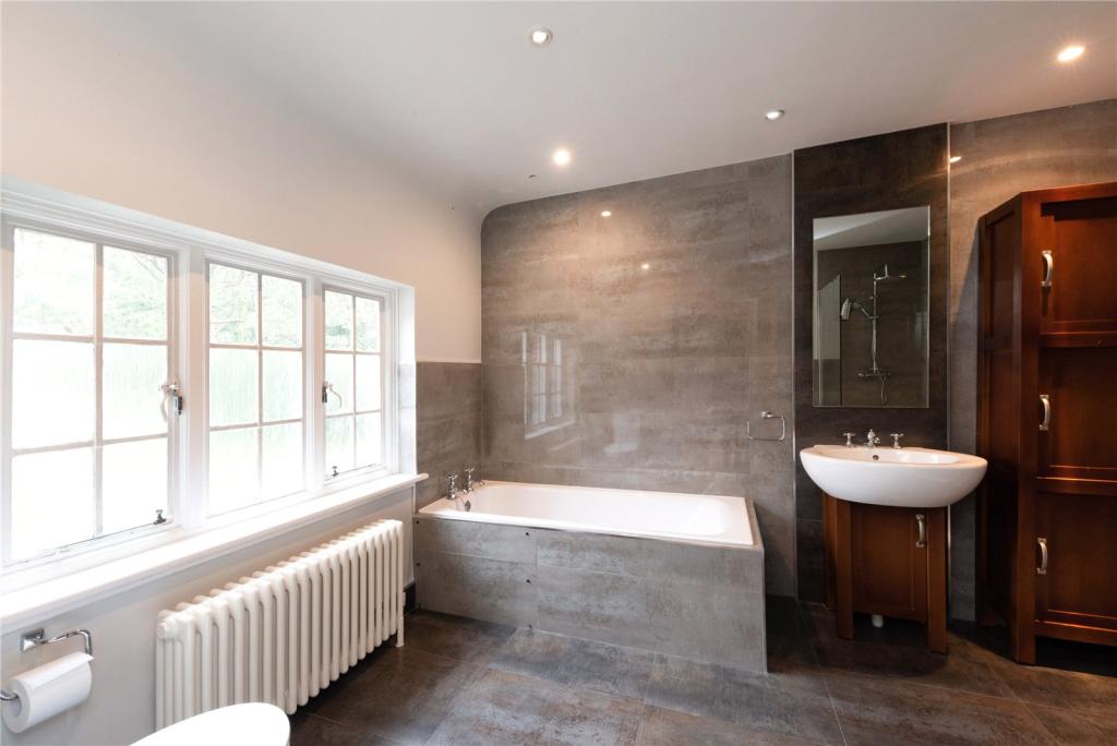 5 bedroom detached house for sale in Benty Heath Lane, Willaston, Neston, CH64