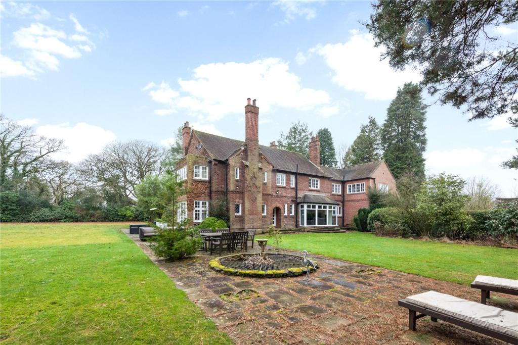 5 bedroom detached house for sale in Benty Heath Lane, Willaston, Neston, CH64