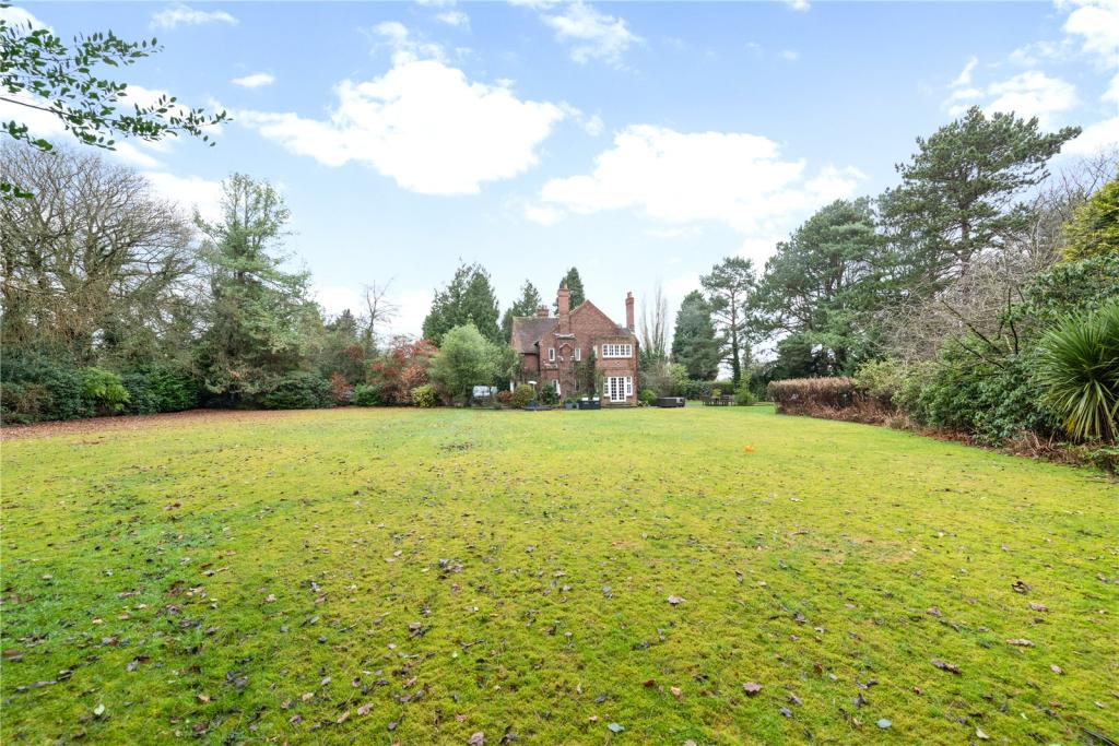 5 bedroom detached house for sale in Benty Heath Lane, Willaston, Neston, CH64