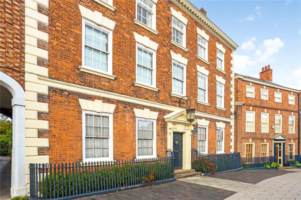 8 bedroom terraced house for sale in Welsh Row, Nantwich, Cheshire, CW5