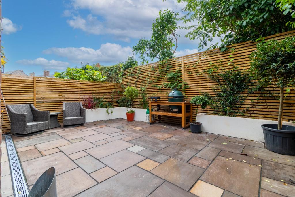 3 bedroom semidetached house for sale in Bloomsbury Lane, Timperley