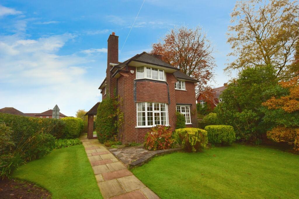 3 bedroom detached house for sale in Ridgeway Road, Timperley