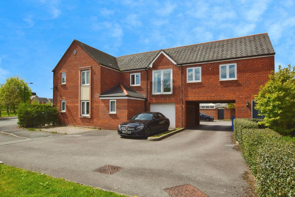 2 bedroom flat for sale in Braken Road, West Timperley, Altrincham