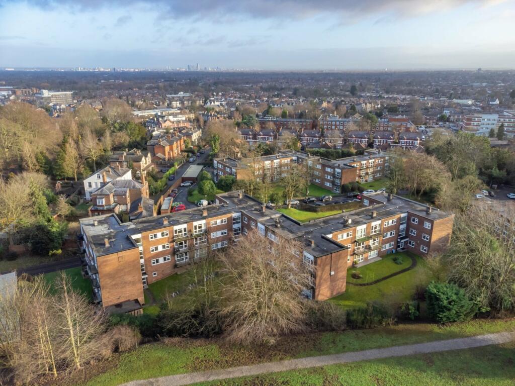 2 bedroom flat for sale in Townfield Gardens, Townfield Road