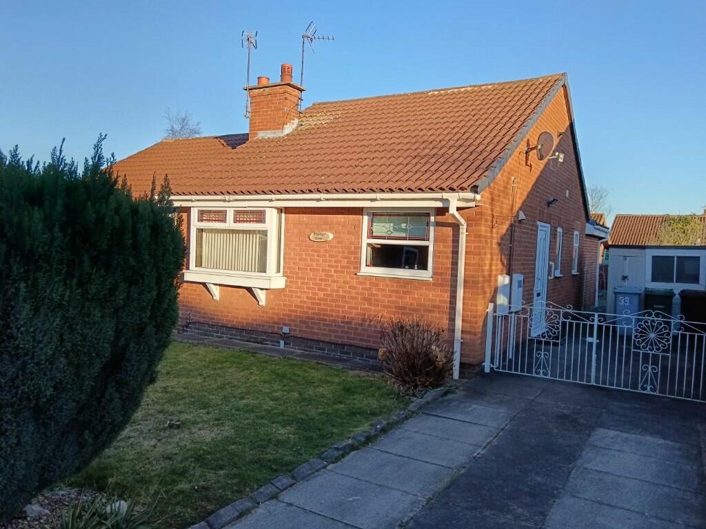2 bedroom semidetached bungalow for sale in Sycamore Close, Rainworth