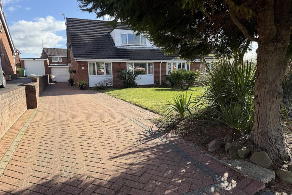 Main image of property: Eskdale Close, Beechwood, WA7 2QX