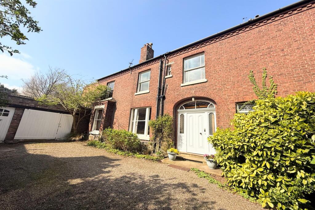 Main image of property: Moughland Lane, Runcorn, Cheshire WA7 4SE