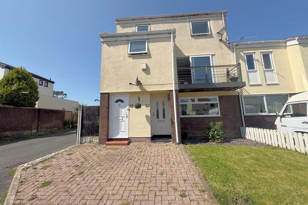 Main image of property: Marina Village, Runcorn, WA7 3BH