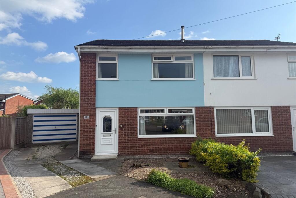 Main image of property: Stirling Close, Woolston, WA1 4DW