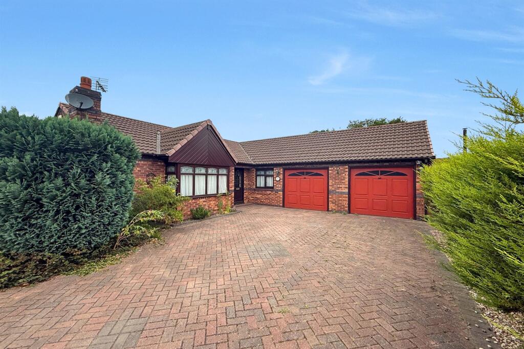 Main image of property: Aspull Close, Locking Stumps, WA3  7NE
