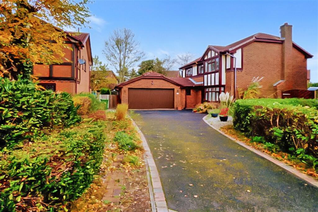 4 bedroom detached house for sale in Garwood Close, Westbrook, WA5 8TF, WA5