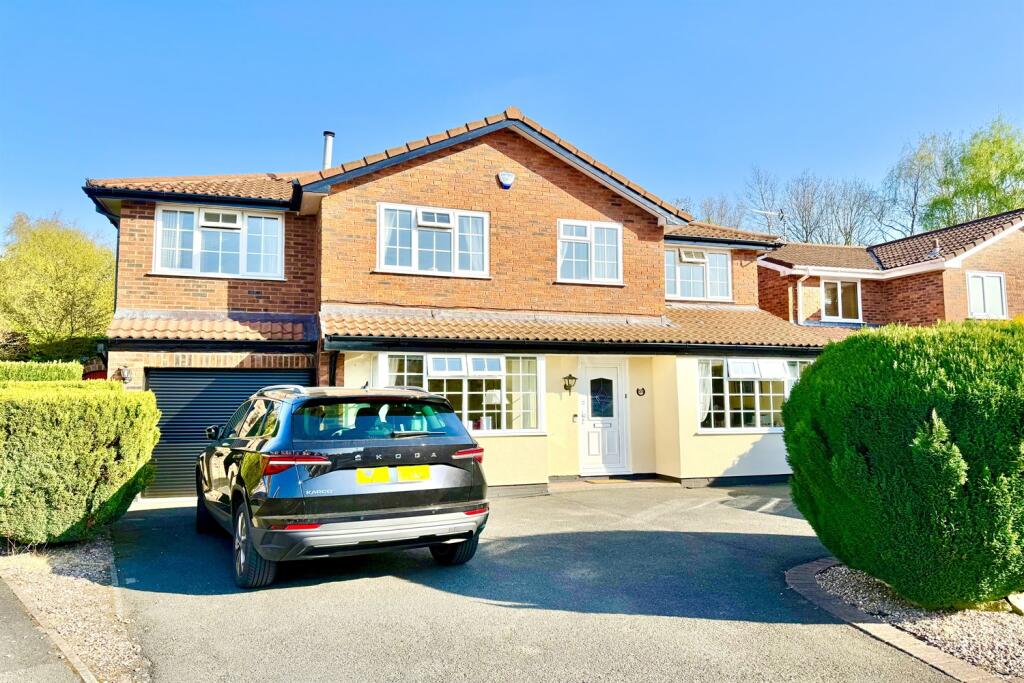 Main image of property: Hayscastle Close, Callands, WA5  9UR